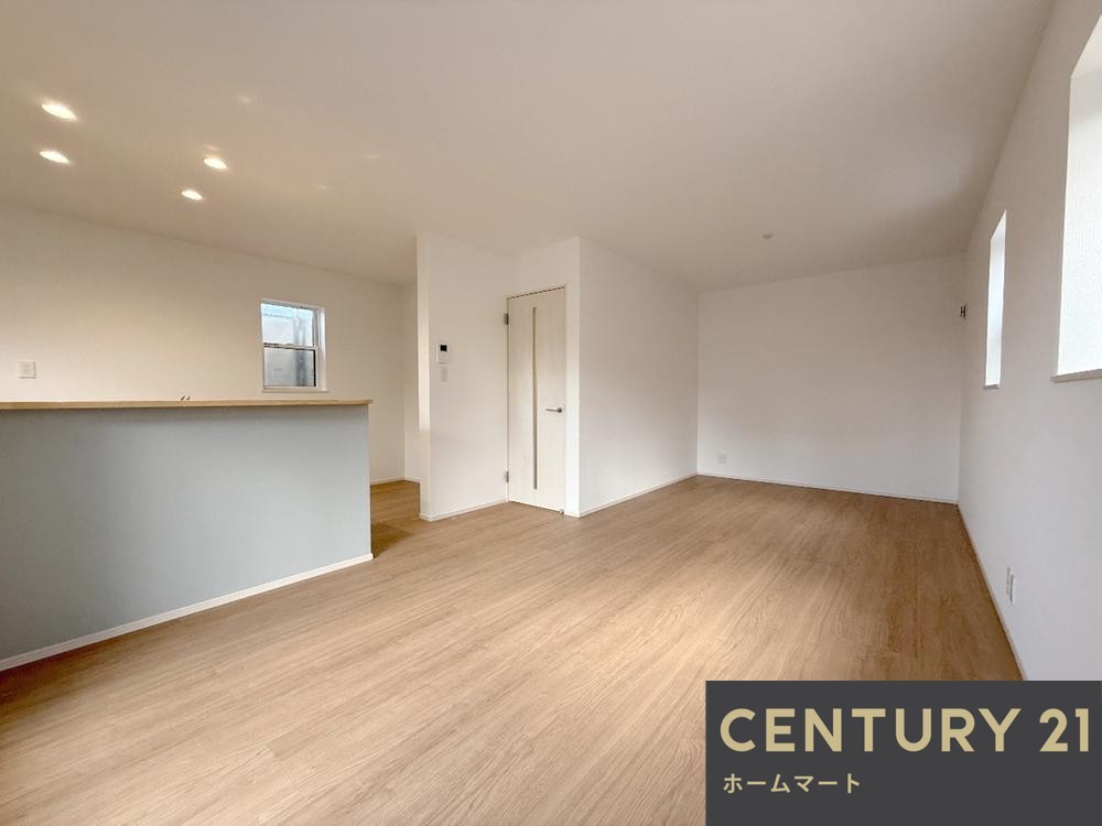 新築戸建 一戸建て津之江町２（摂津富田駅） 3480万円の詳細情報 大阪府高槻市津之江町２ 写真3 センチュリー21ホームマート